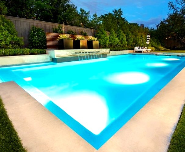 Hot tub - mid-sized modern backyard concrete and rectangular hot tub idea
