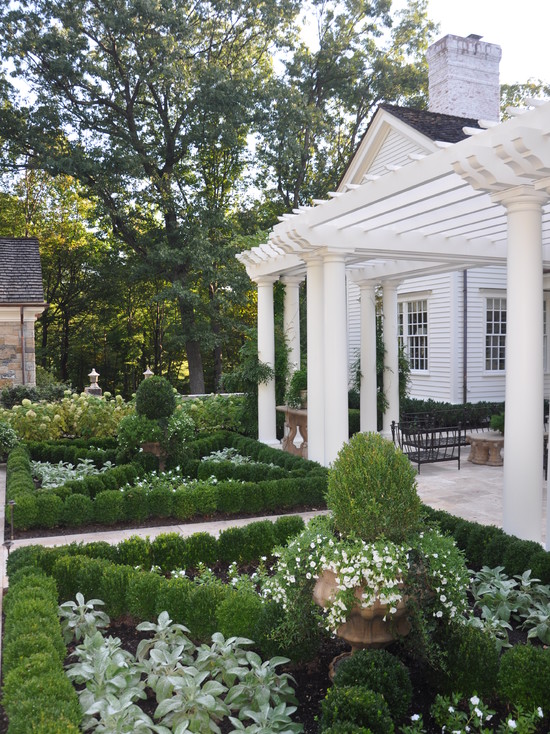 A Classic Country White Garden (New York)